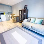 The A 1 Bedroom Apartment By Altoluxoexperience Short Lets & Serviced Accommodation With Parking & Wifi